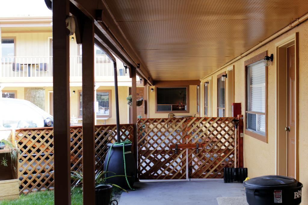 Country Motor Inn Livingston Eksteriør billede