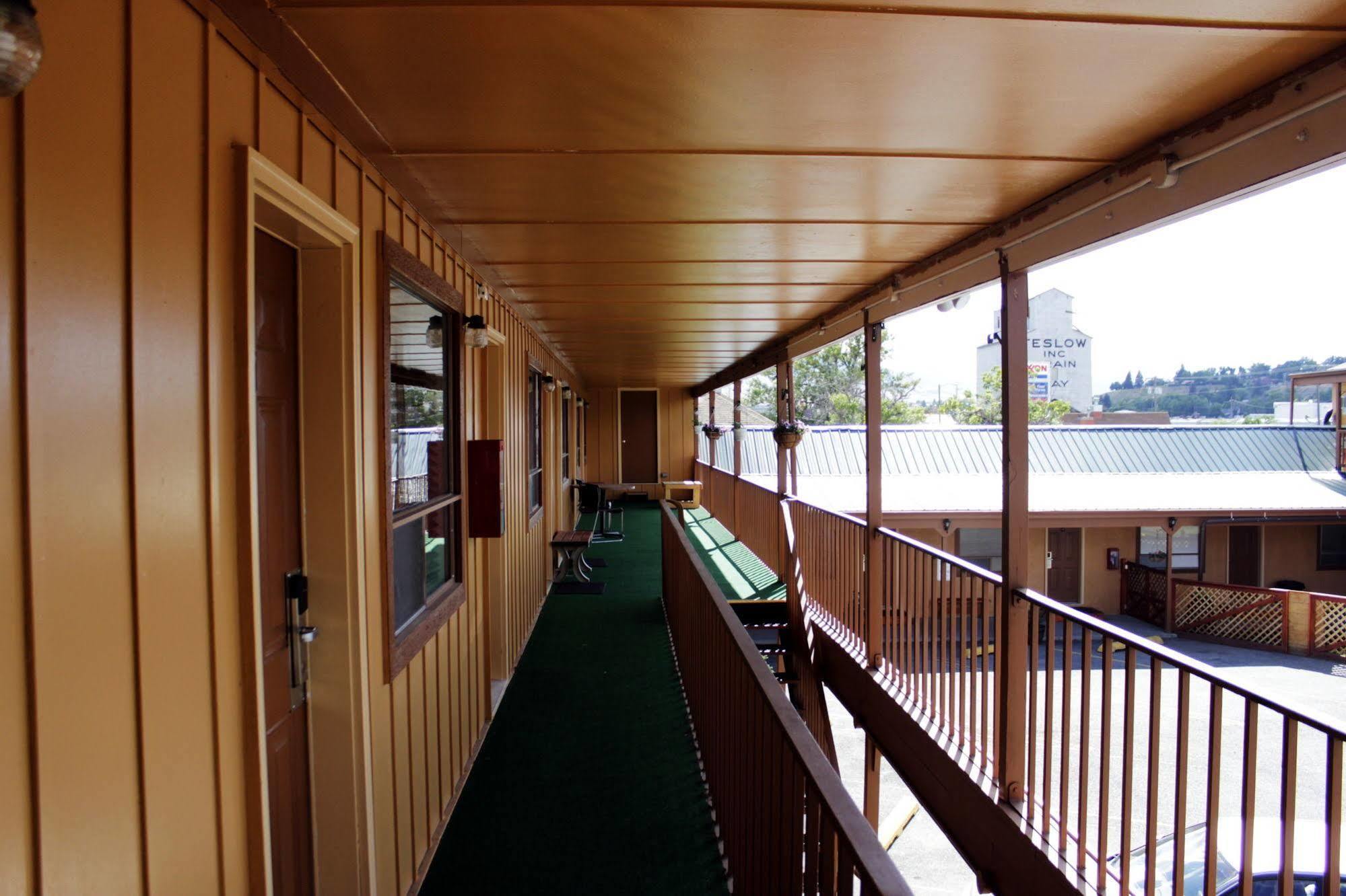 Country Motor Inn Livingston Eksteriør billede